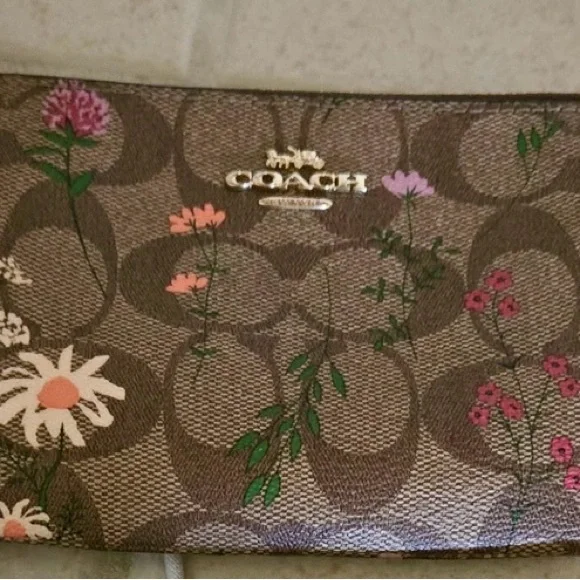 Coach Corner Zip Wristlet In Signature Canvas With Wildflower Print - Picture 4 of 9